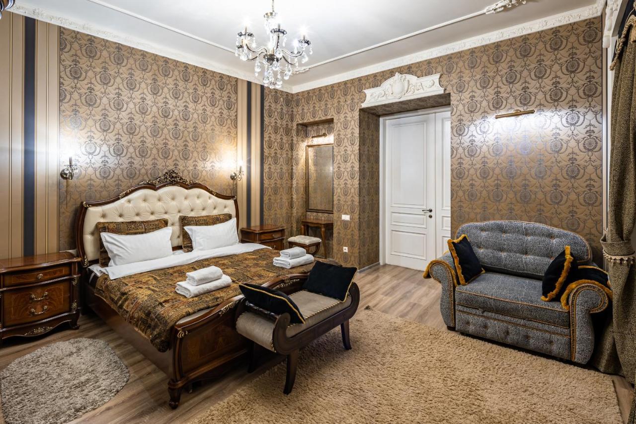 Classic Royal Central Apartment. Balcony And A/C Львов Экстерьер фото