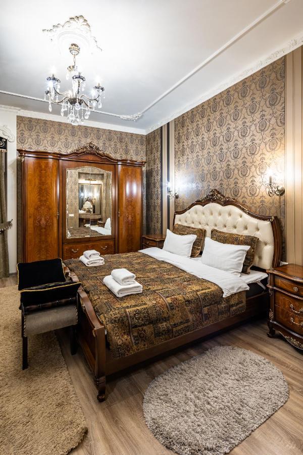 Classic Royal Central Apartment. Balcony And A/C Львов Экстерьер фото