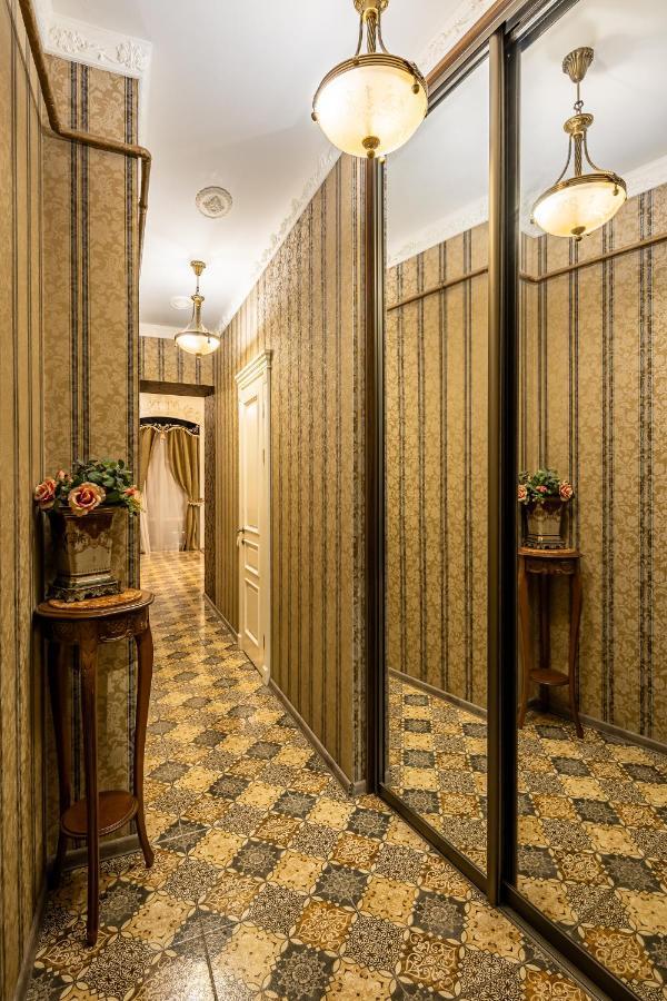 Classic Royal Central Apartment. Balcony And A/C Львов Экстерьер фото